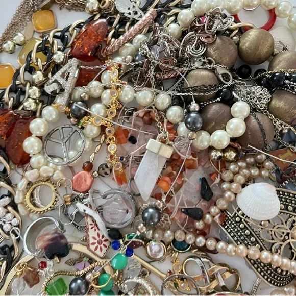 2lb. Craft Junk Broken Jewelry Lot - Picture 7 of 8